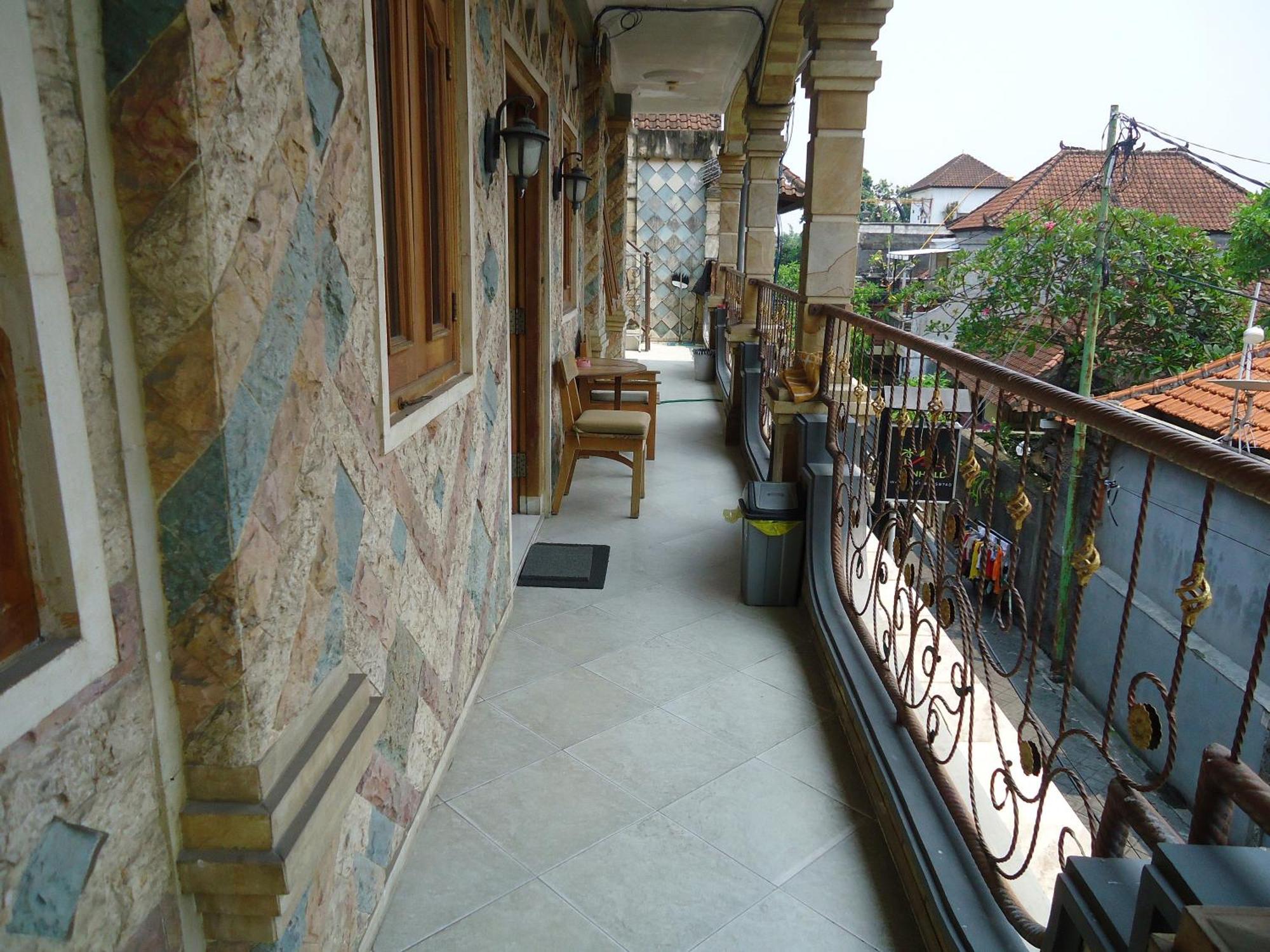 The Reinhold Guesthouse Bali Kerobokan Exterior foto