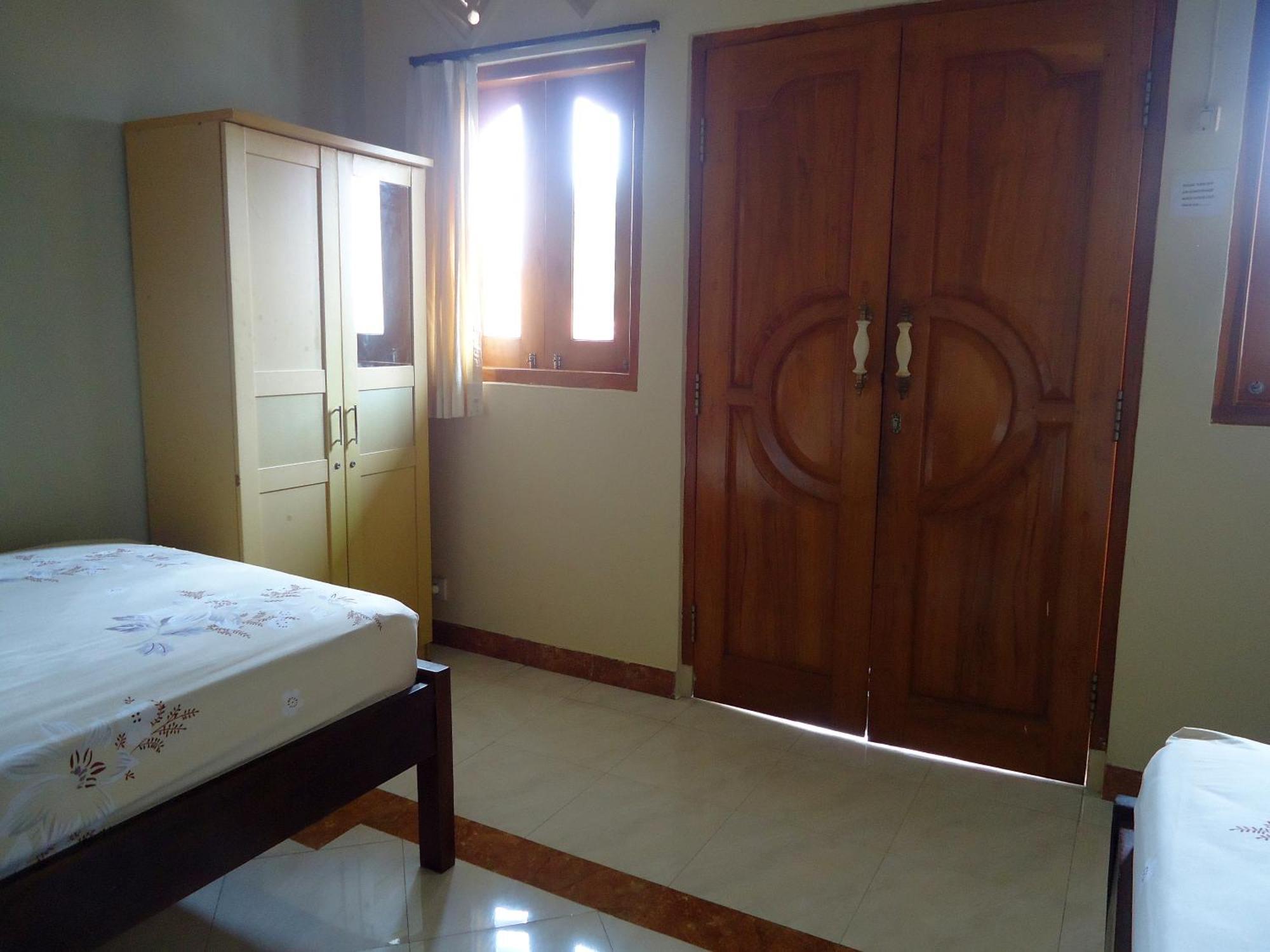 The Reinhold Guesthouse Bali Kerobokan Exterior foto