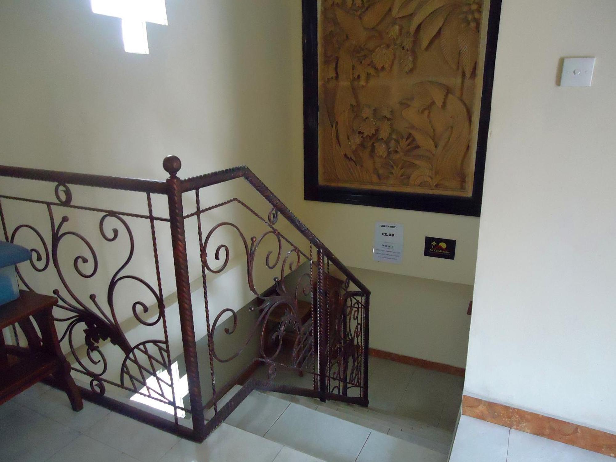 The Reinhold Guesthouse Bali Kerobokan Exterior foto